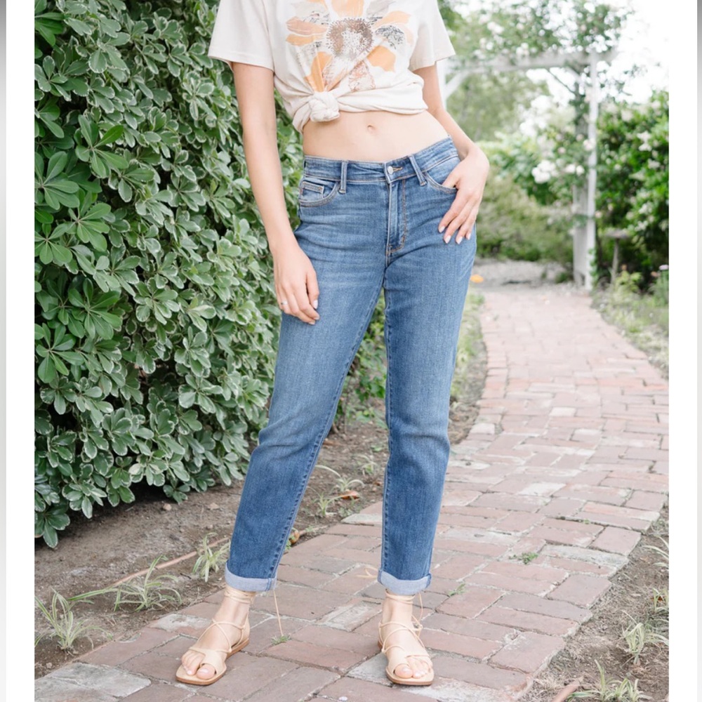 Cute! JUDY BLUE BOYFRIEND FIT Jeans in Size 7/28. Great Condition!